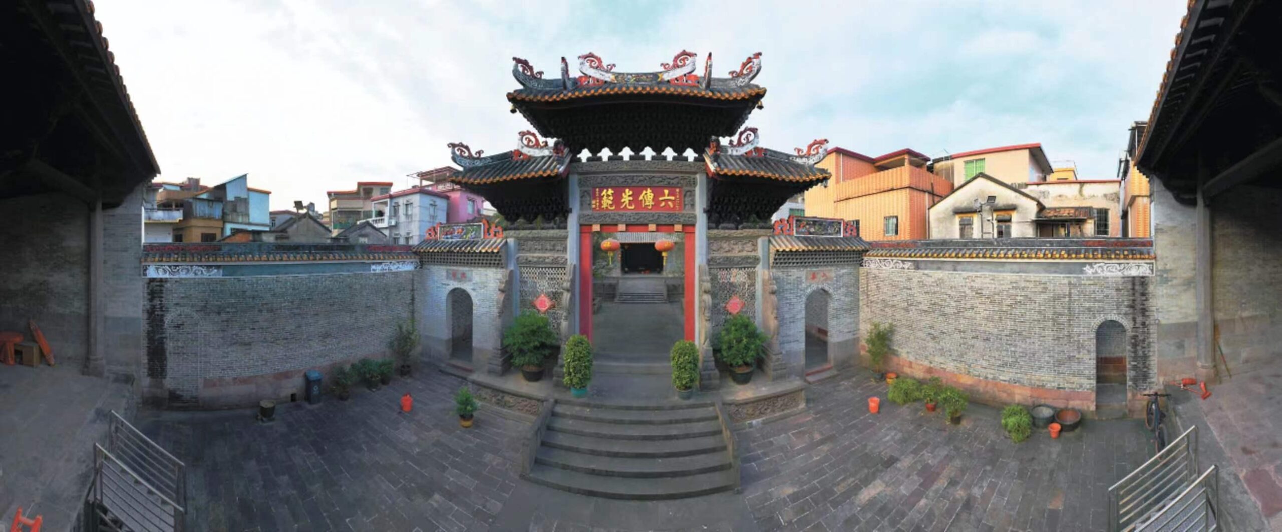 A scenic view of Zhanjiang Tangshi Muqun