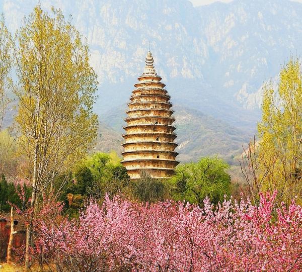 A scenic view of Zhengzhou Songyuesita