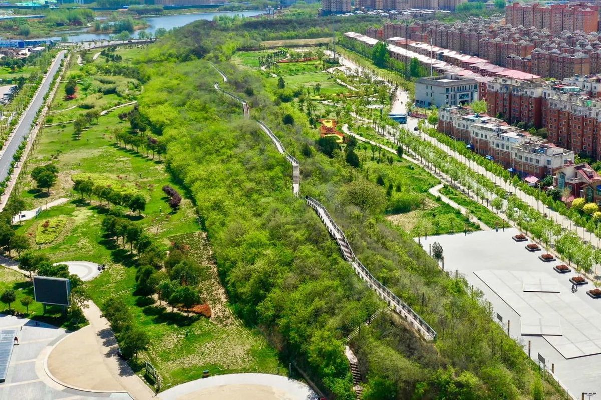 A scenic view of Zhengzhou Zhenghangucheng