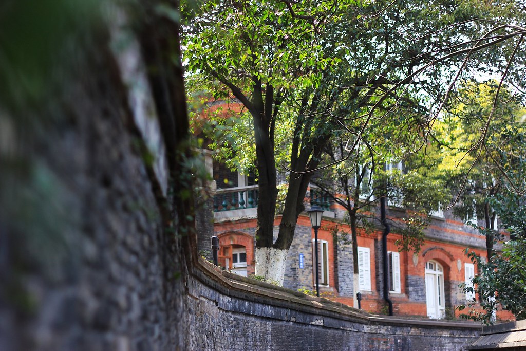 A scenic view of Zhenjiang Yingguo Lingshiguan Jiuzhi