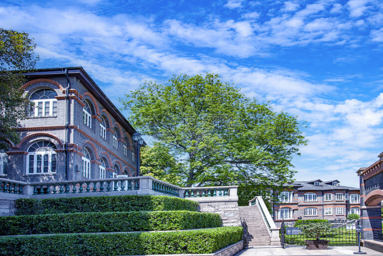 Unveiling the Secrets of Zhenjiang Yingguo Lingshiguan Jiuzhi: A Traveler’s Guide