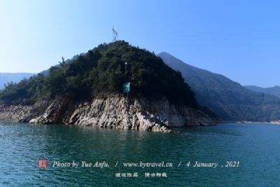 Uncover the History and Beauty of Zhongwei Zhaobishan Tongkuang Yizhi