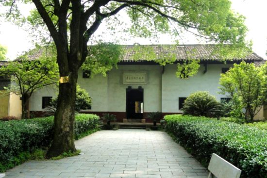 Experience Authentic Hunan Cuisine at Zhuzhou Lilis Guju: A Travel Guide
