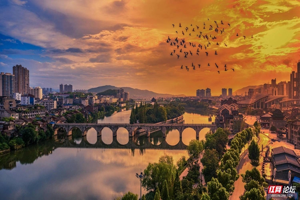 A scenic view of Zhuzhou Lujiang Qiao