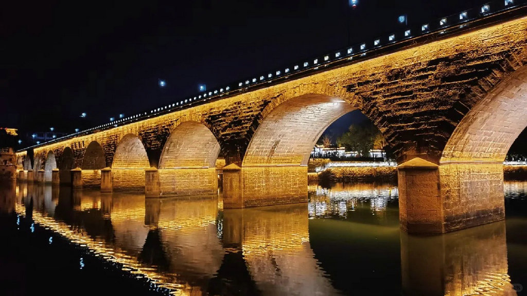 A scenic view of Zhuzhou Lujiang Qiao