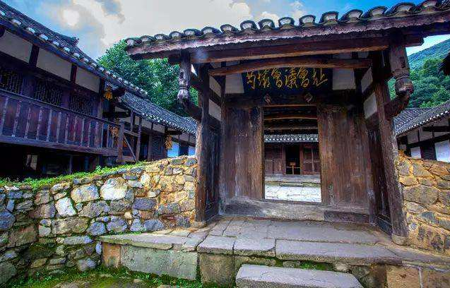 Zunyi Gouba Huiyi Jiuzhi: A Must-Visit Destination for History Buffs and Nature Lovers